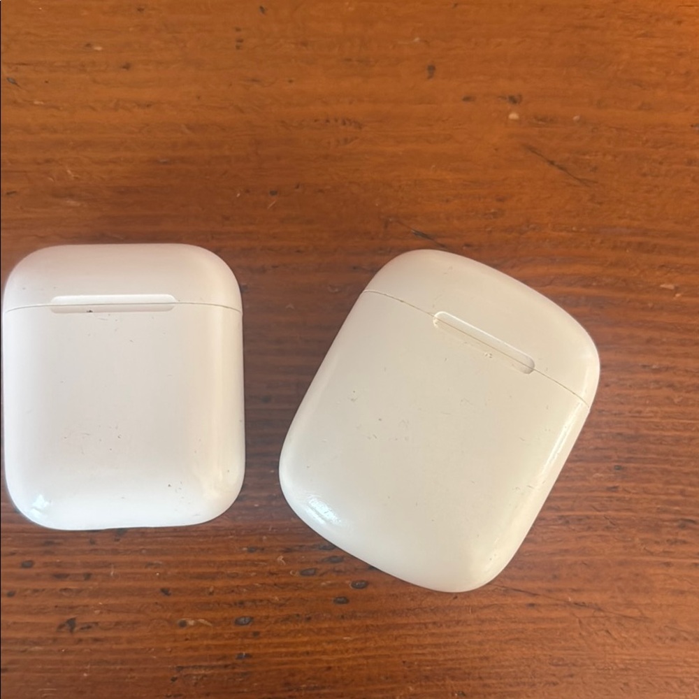 2 Apple AirPods Charging cases
